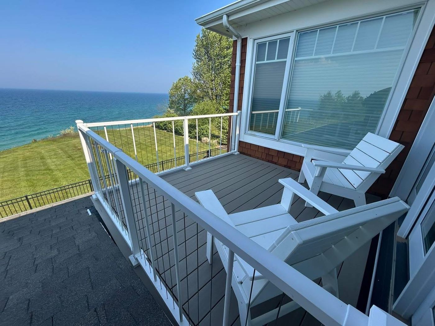 Upper deck with the lake view after a re-side